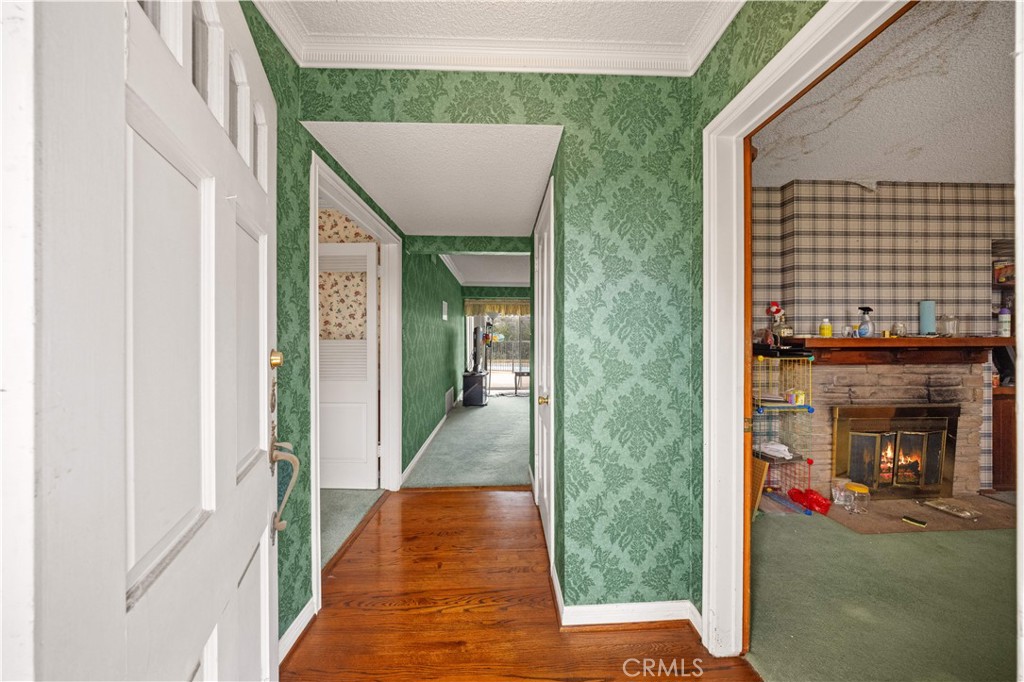 2233 S 4th