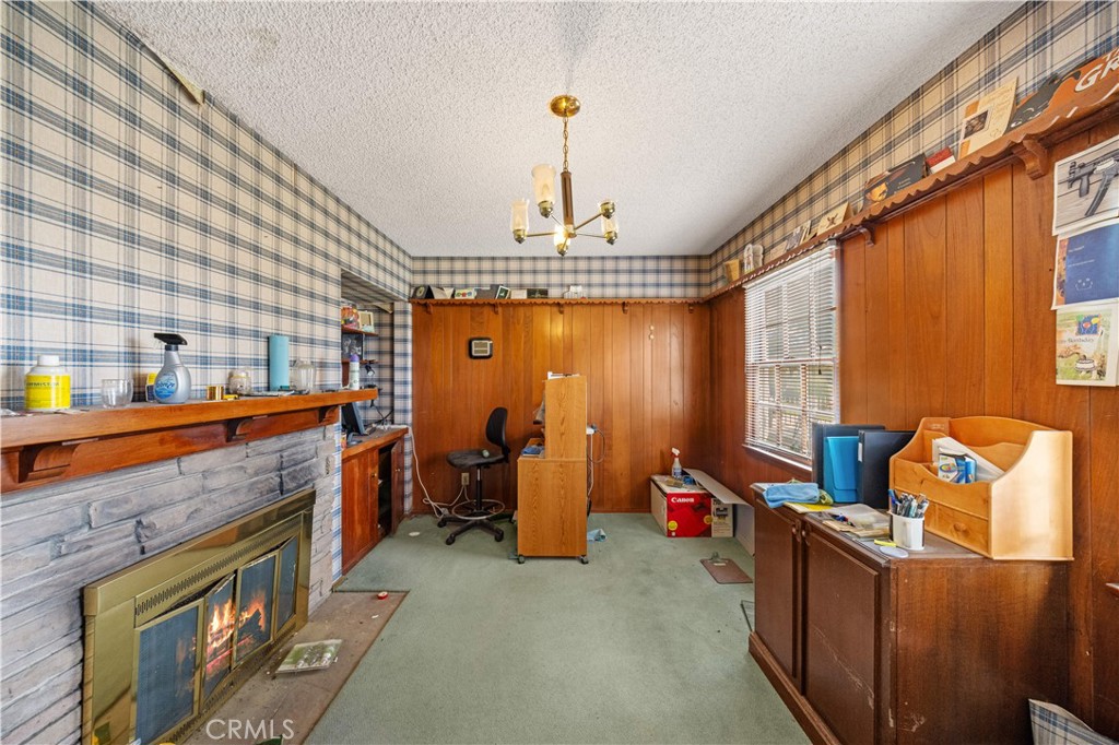 2233 S 4th
