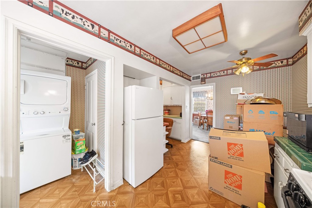 2233 S 4th