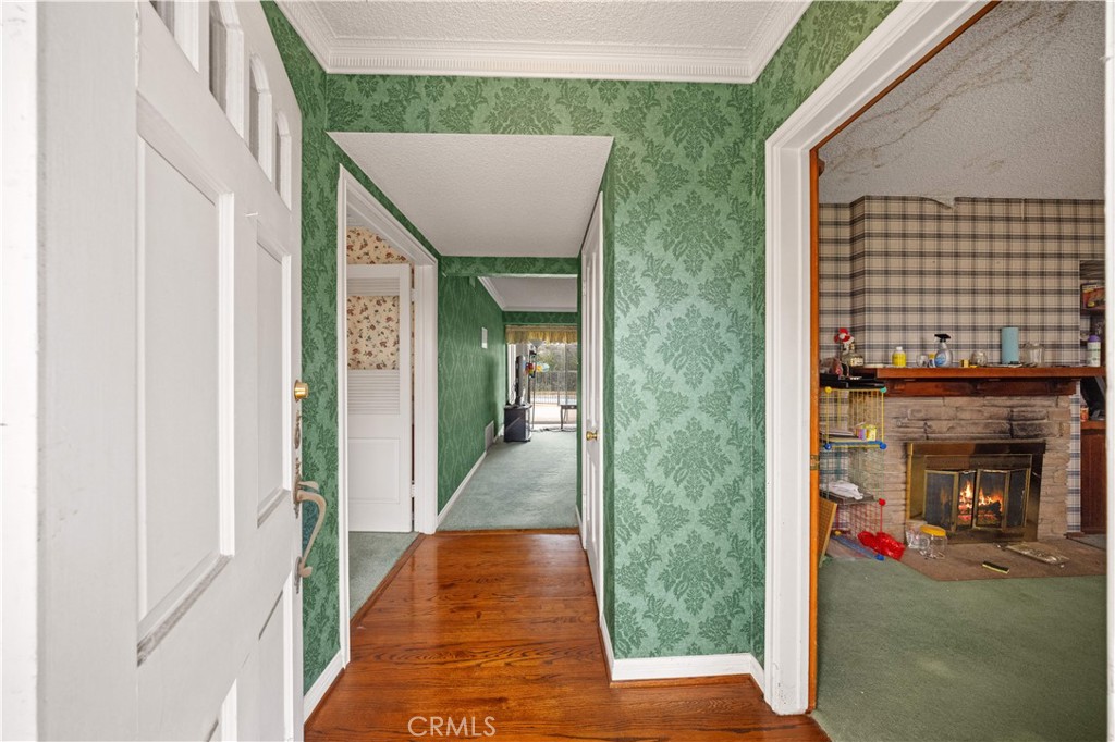 2233 S 4th