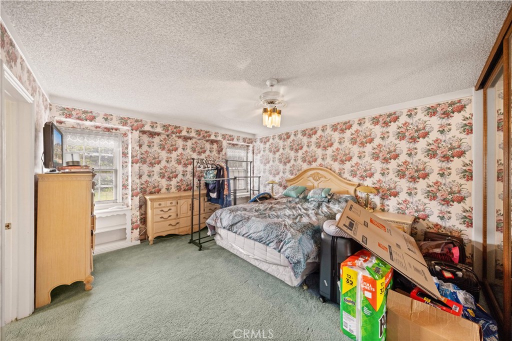 2233 S 4th