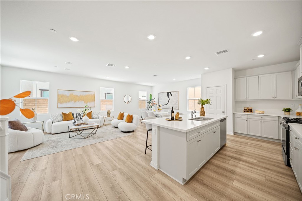 4125 E La Jolla Street