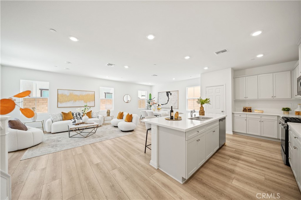 4125 E La Jolla Street