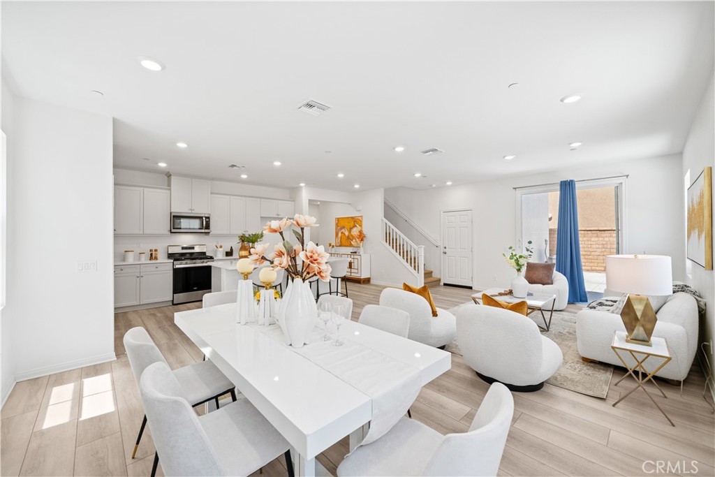 4125 E La Jolla Street