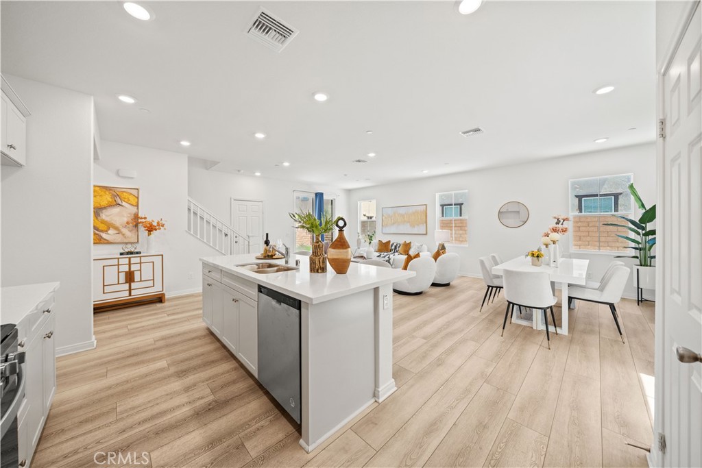4125 E La Jolla Street