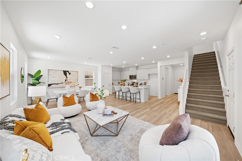 4125 E La Jolla Street