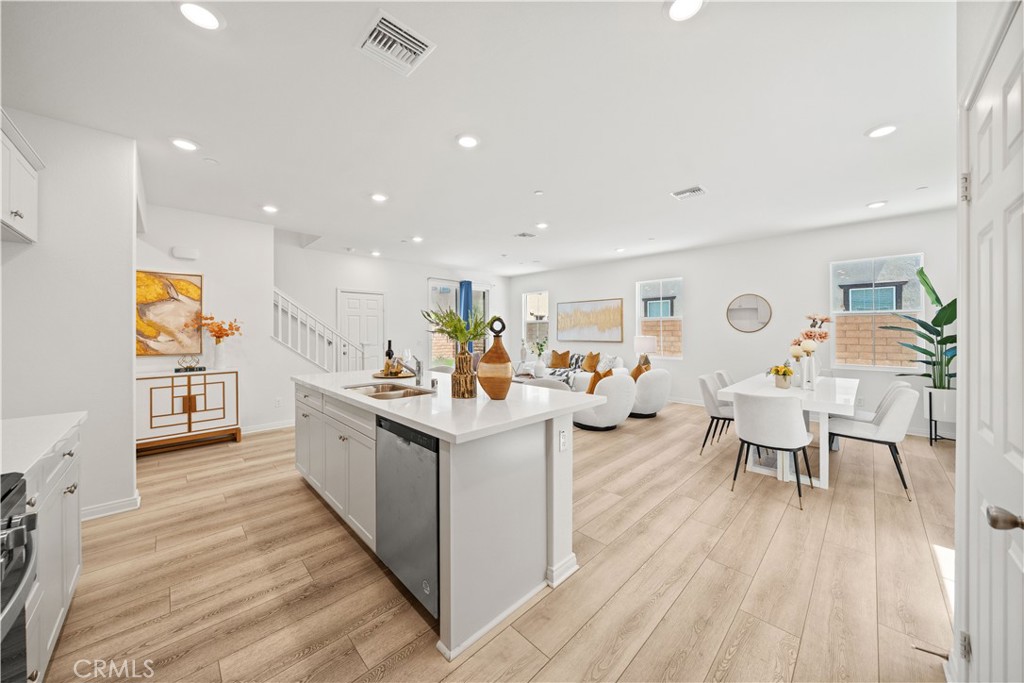 4125 E La Jolla Street
