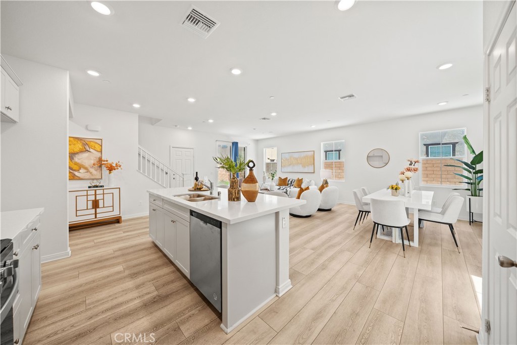 4125 E La Jolla Street