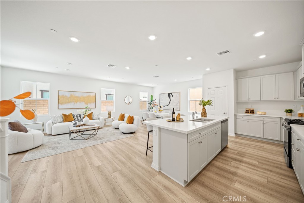4125 E La Jolla Street