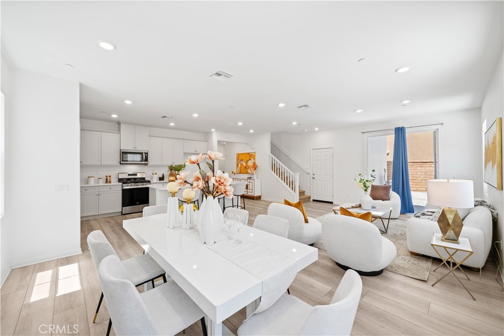 4125 E La Jolla Street