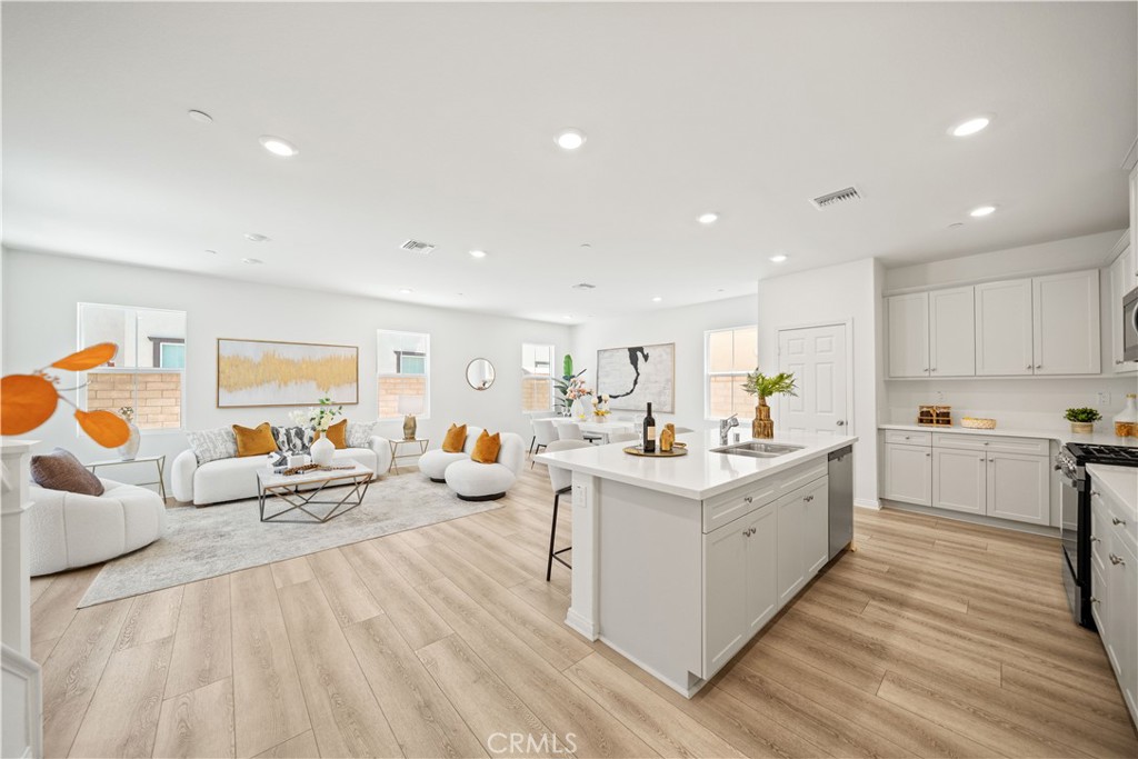 4125 E La Jolla Street