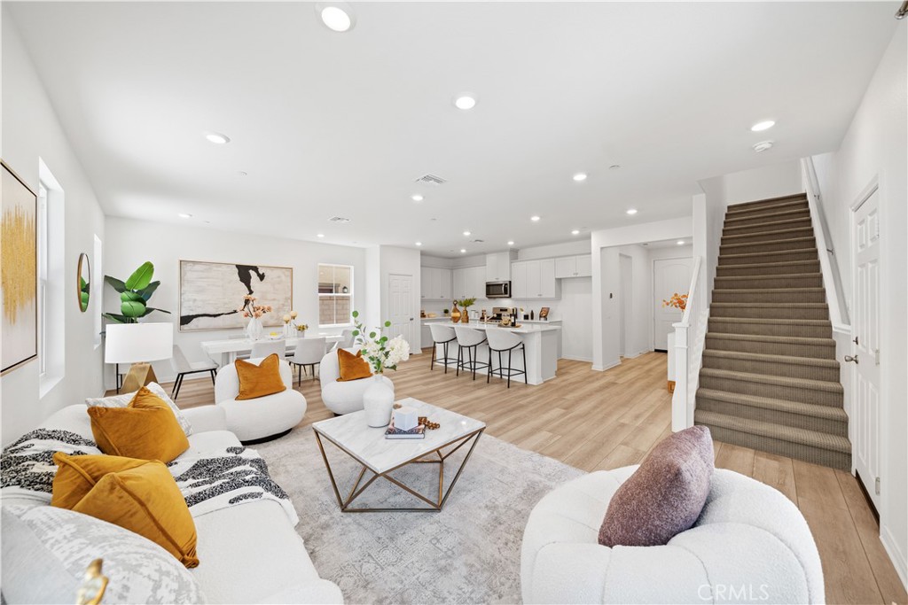 4125 E La Jolla Street
