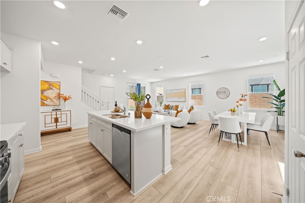 4125 E La Jolla Street