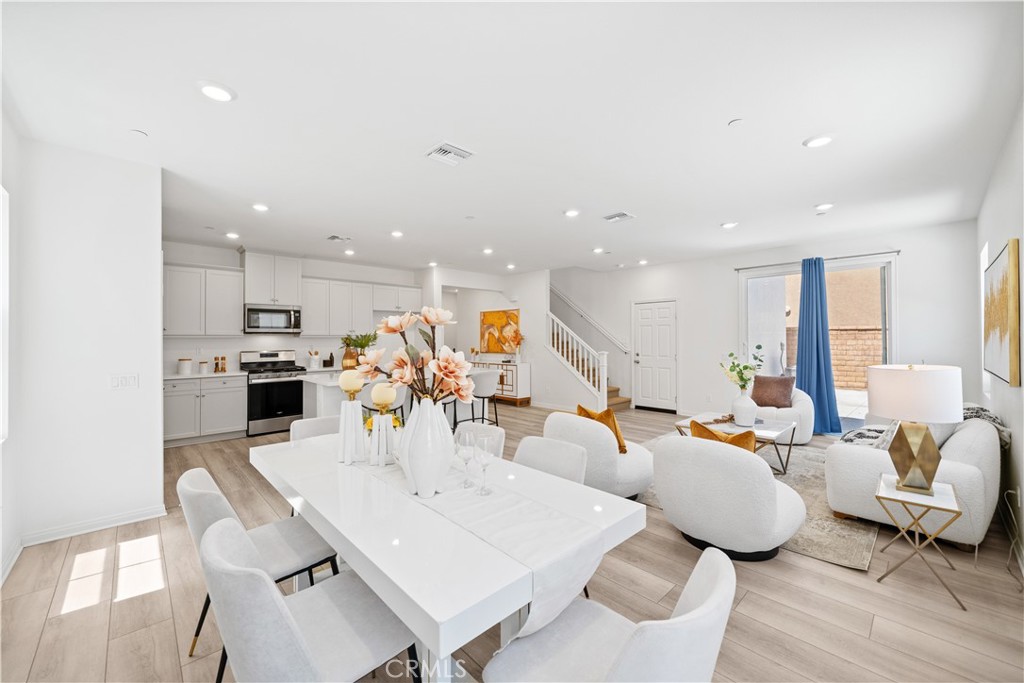 4125 E La Jolla Street