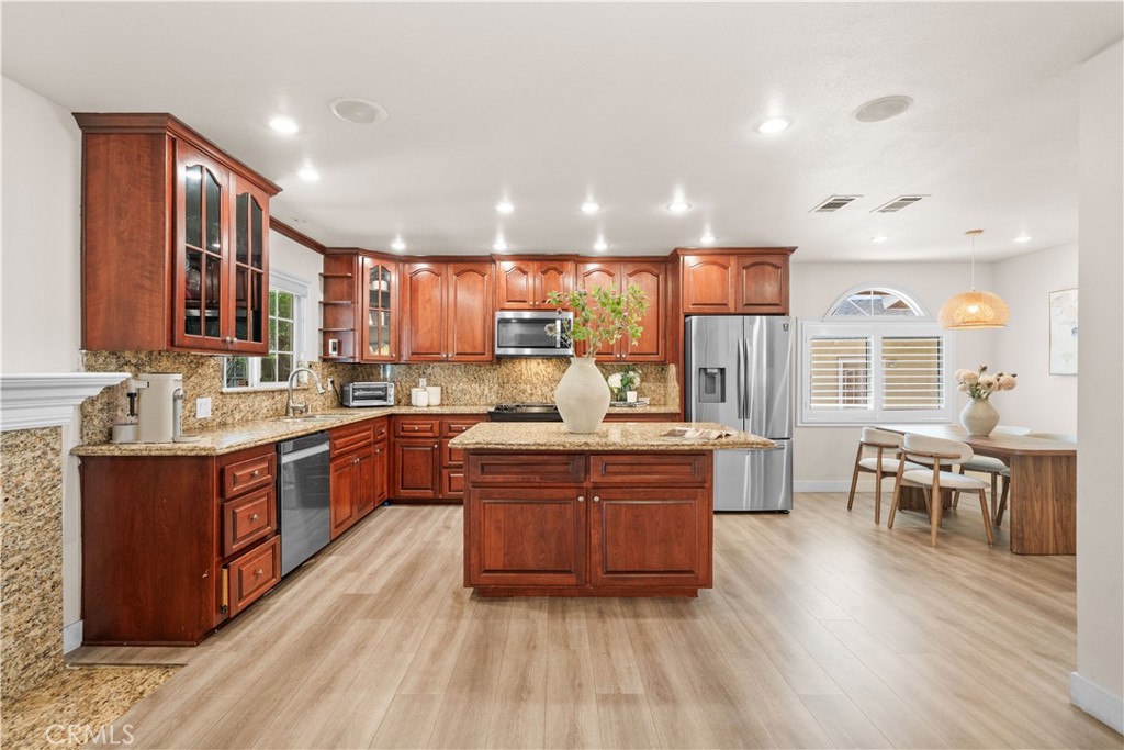 818 W Bonnie Brae Court