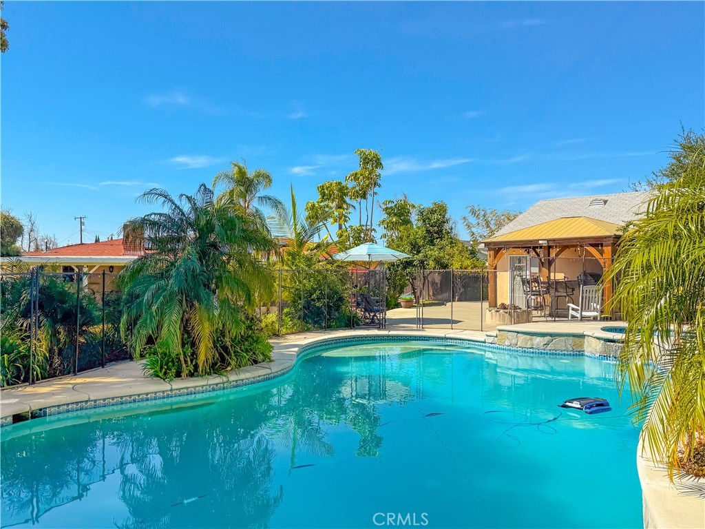 818 W Bonnie Brae Court