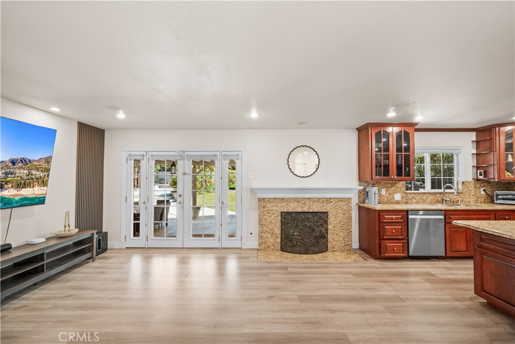 818 W Bonnie Brae Court