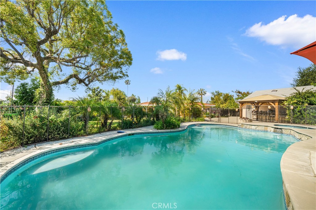 818 W Bonnie Brae Court