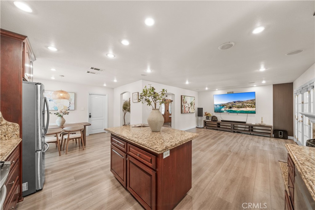 818 W Bonnie Brae Court