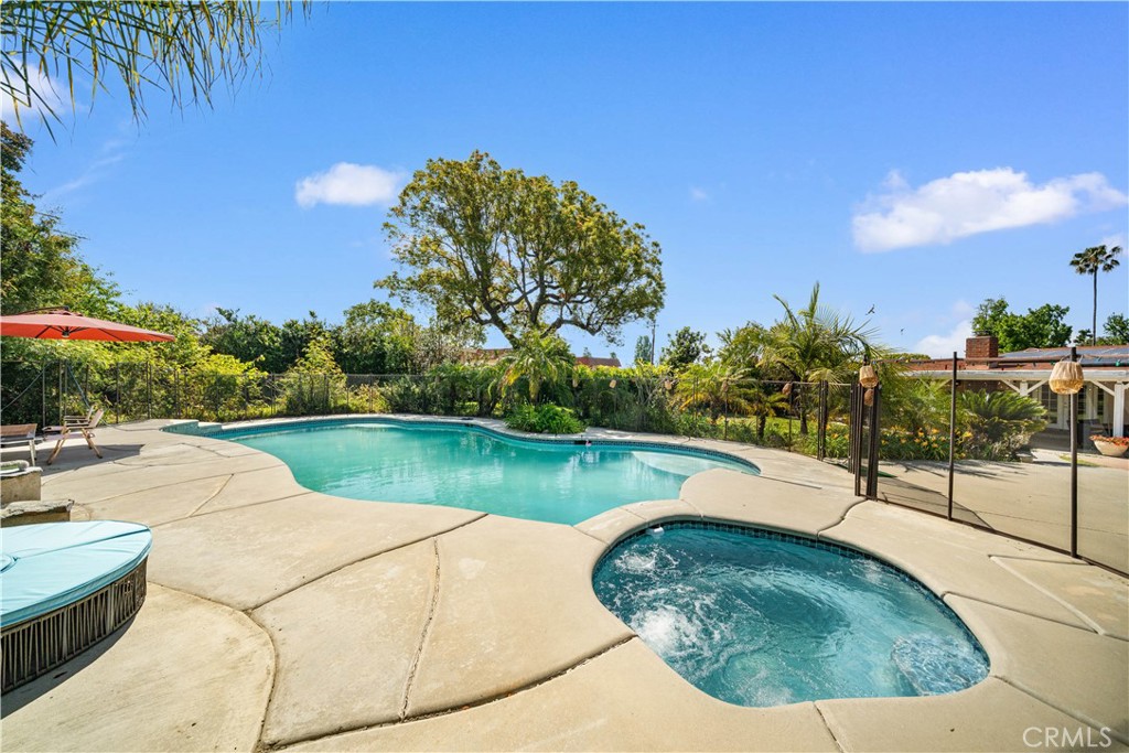 818 W Bonnie Brae Court