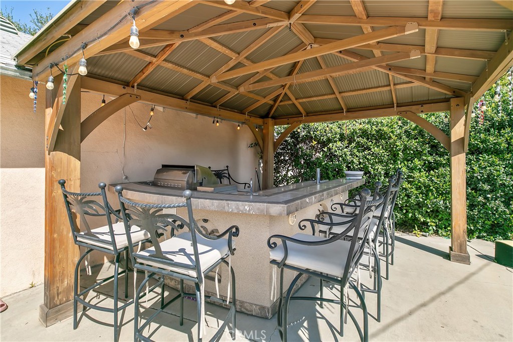 818 W Bonnie Brae Court