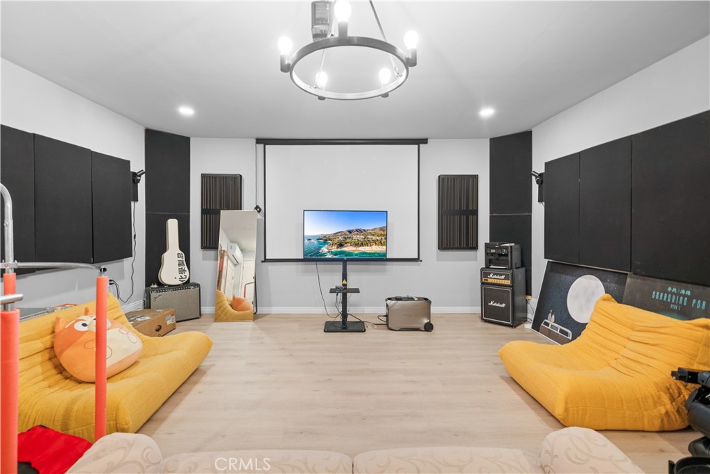 818 W Bonnie Brae Court