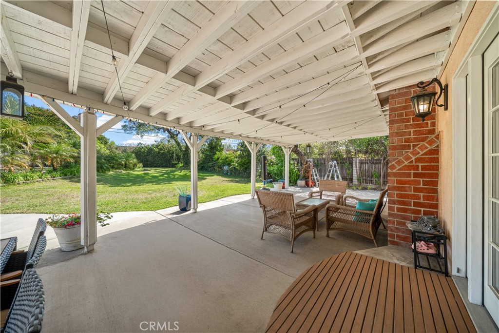 818 W Bonnie Brae Court