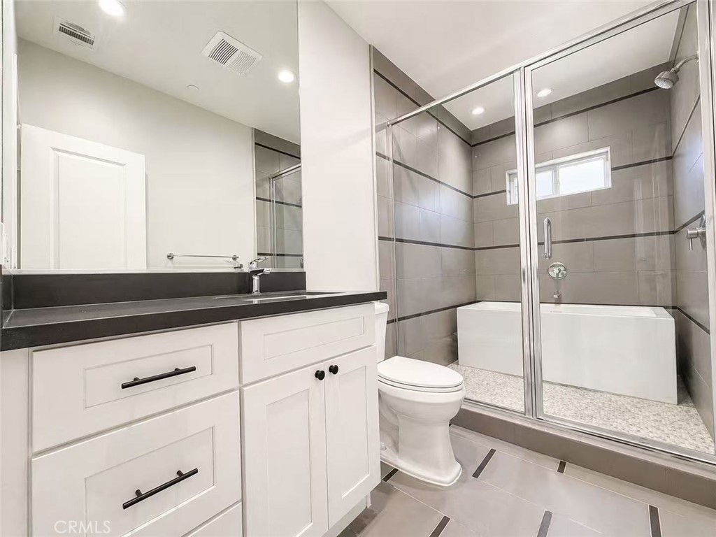 21046 E Cypress