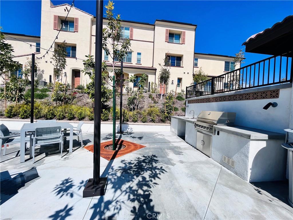 2031 Divine Arroyo