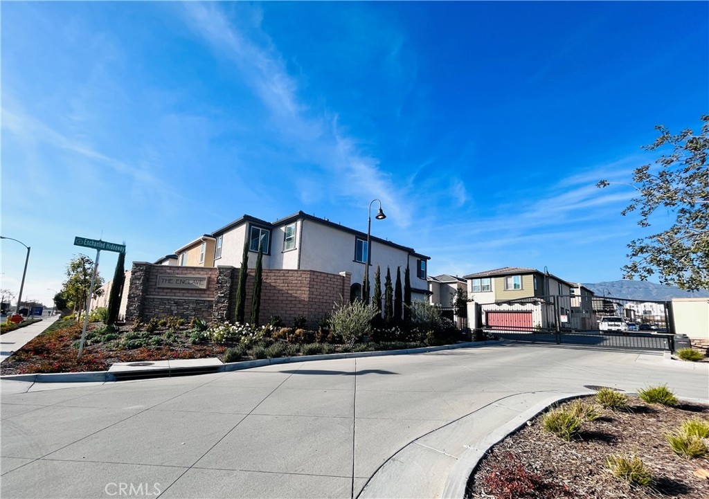 2031 Divine Arroyo