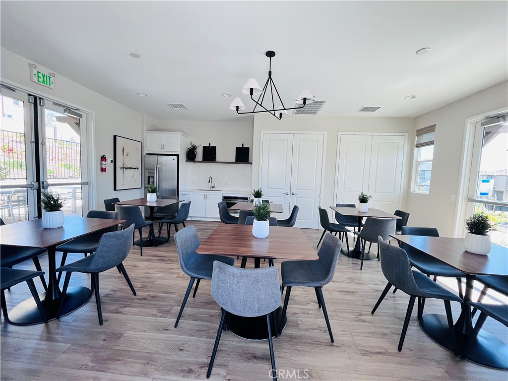 2031 Divine Arroyo