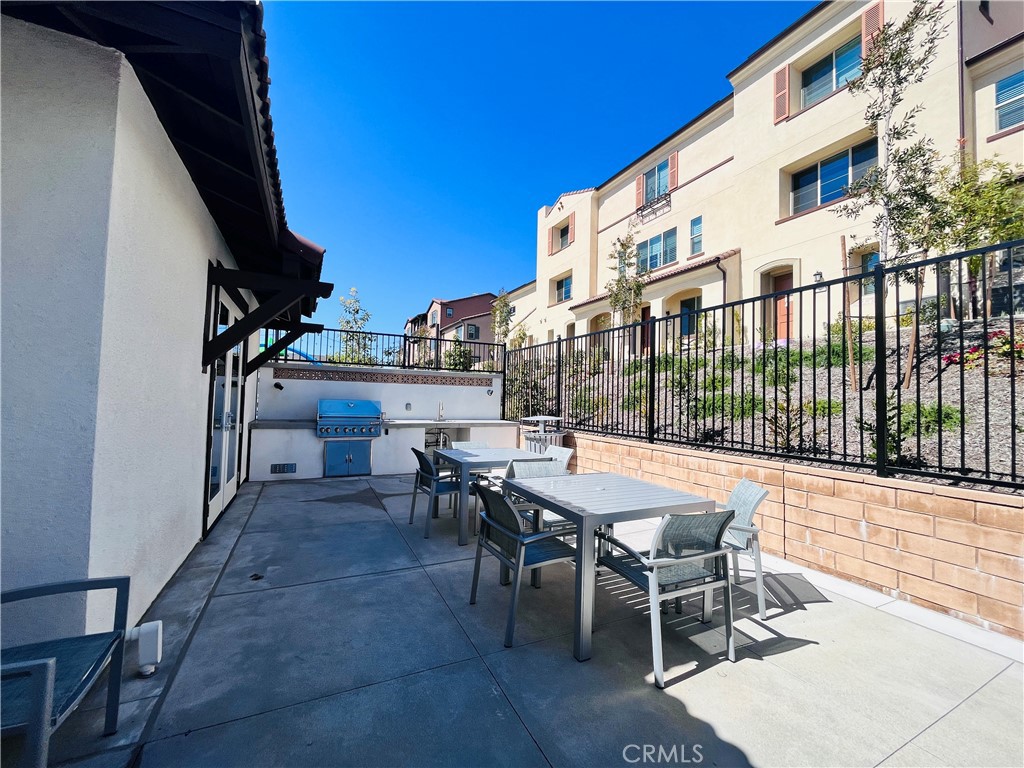 2031 Divine Arroyo