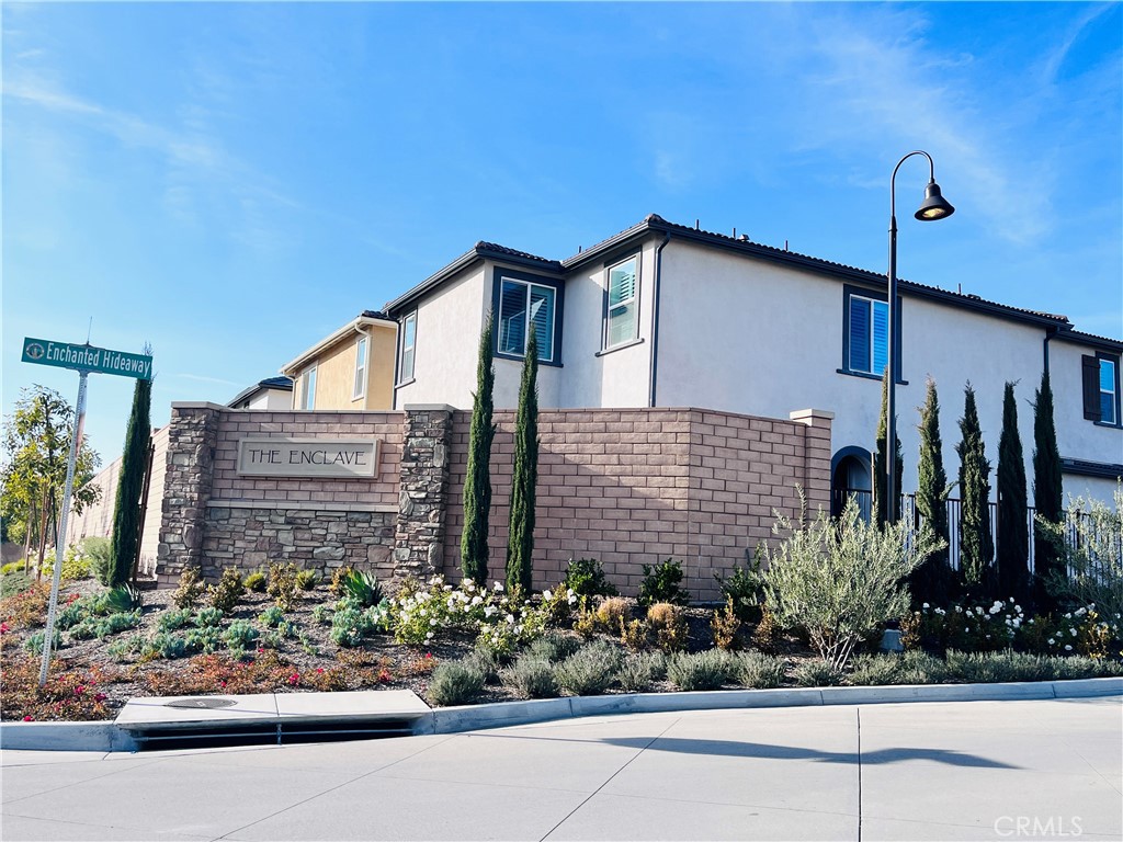 2031 Divine Arroyo