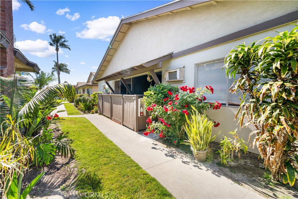 9166 Cerritos Avenue 48