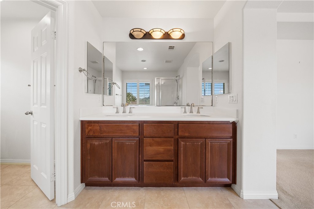 829 Lincoln Gln
