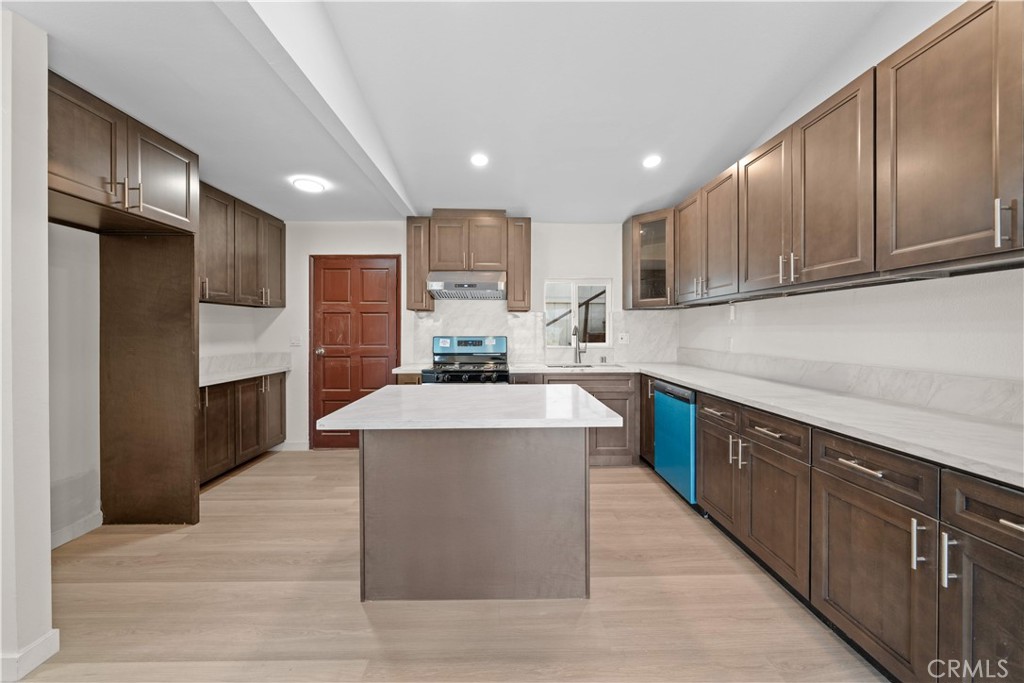 1021 Mooney