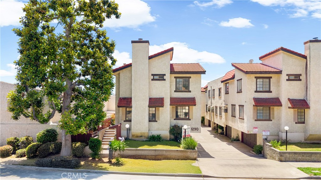 1290 Elm