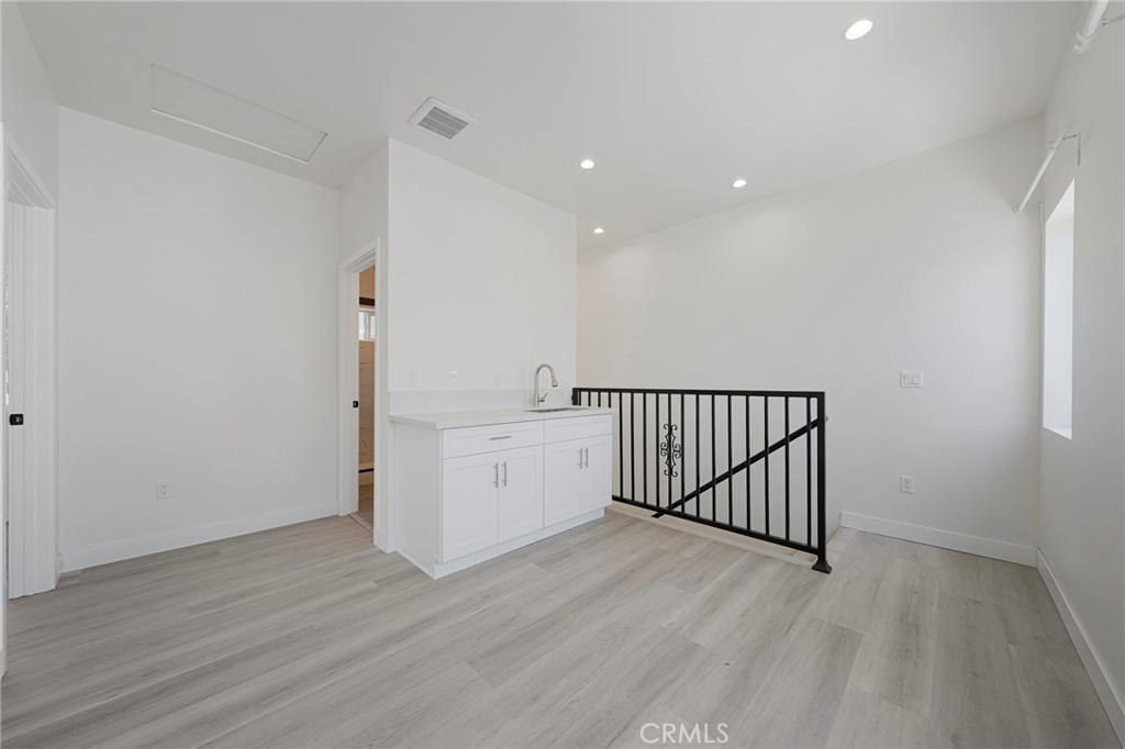 2423 Myrtle Ave