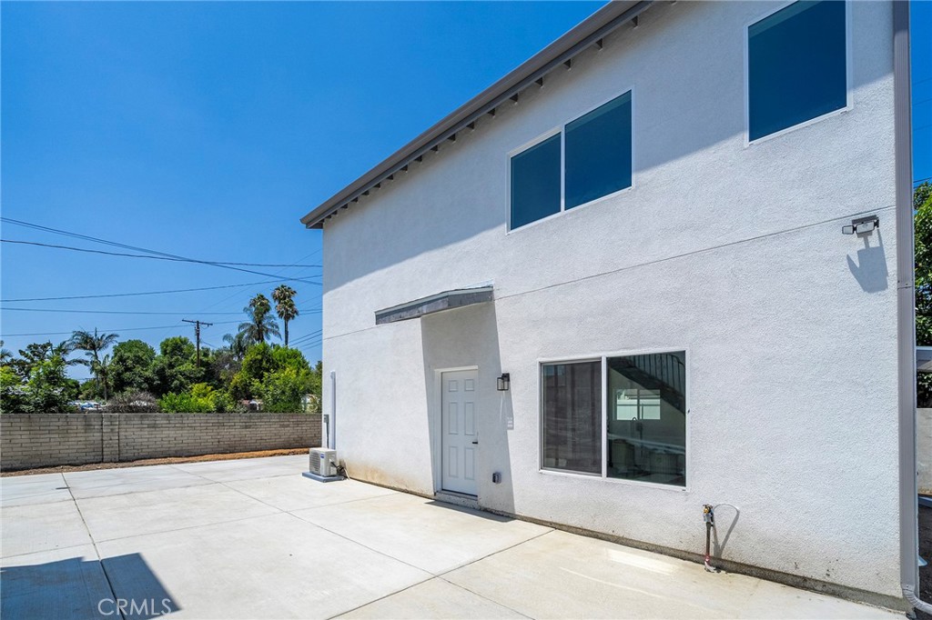 2423 Myrtle Ave