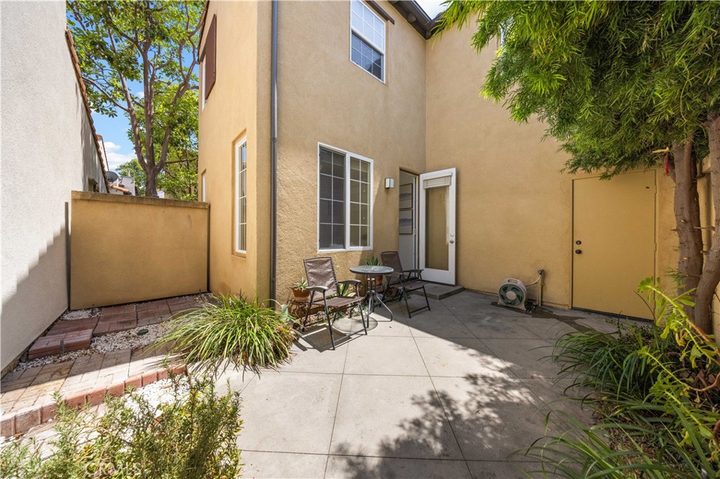 102 Chantilly
