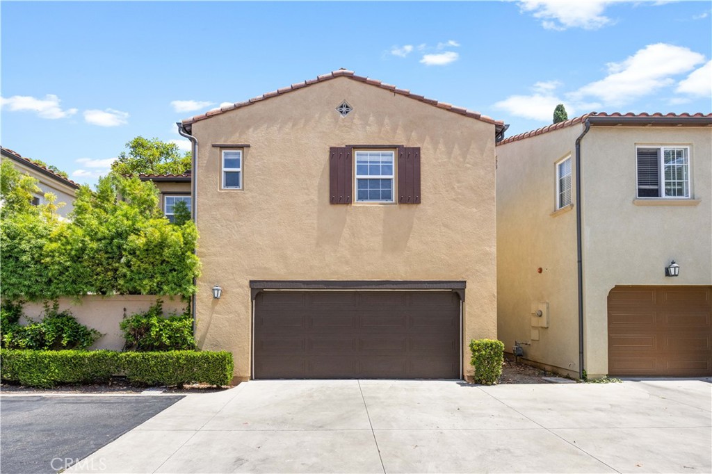 102 Chantilly