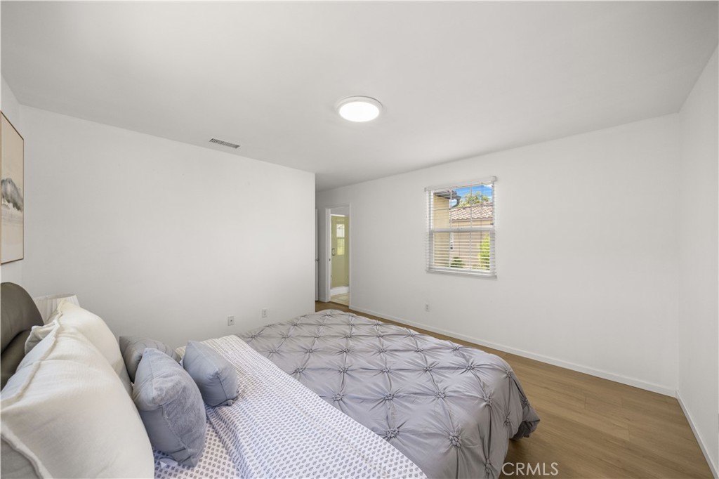 102 Chantilly