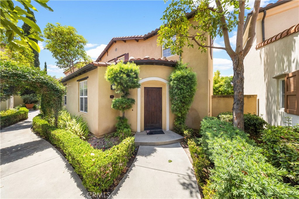 102 Chantilly