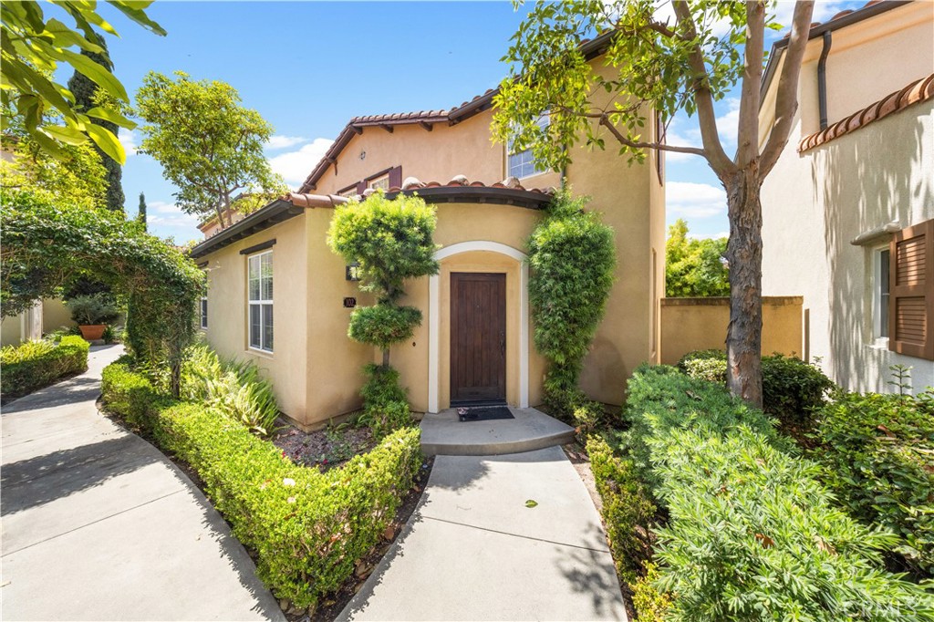 102 Chantilly