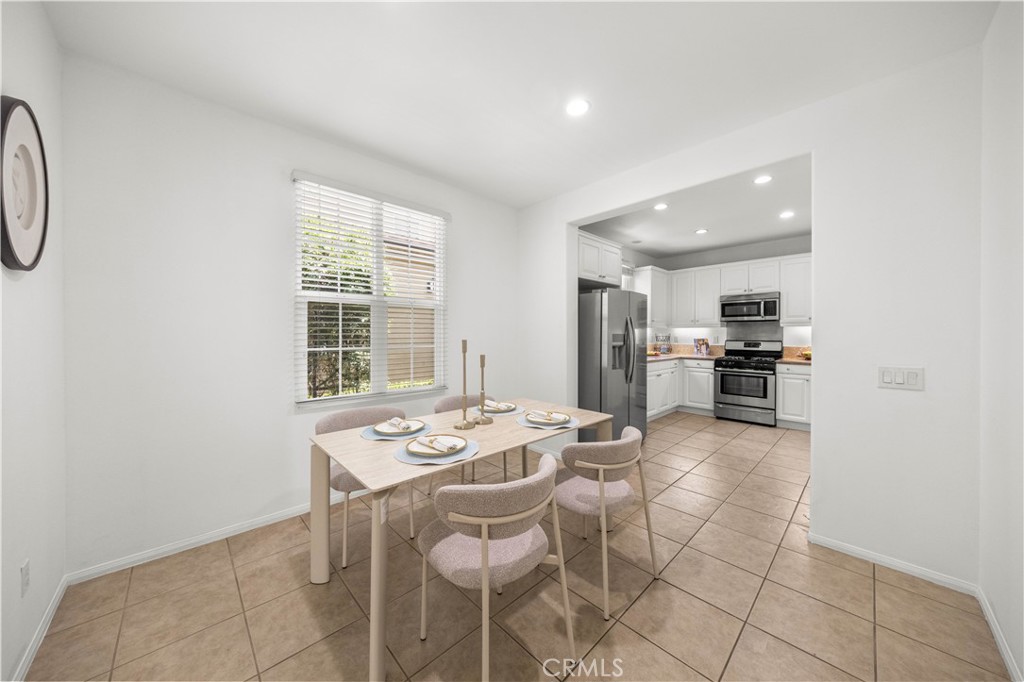 102 Chantilly