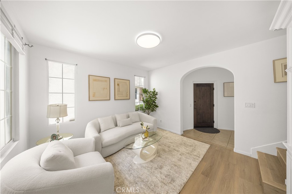 102 Chantilly