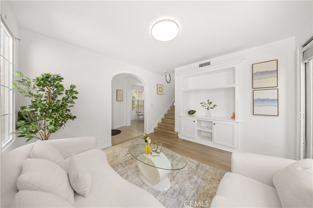 102 Chantilly