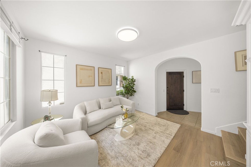 102 Chantilly