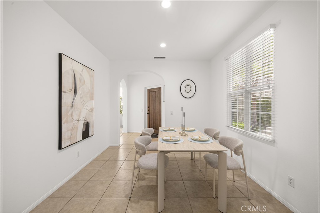 102 Chantilly