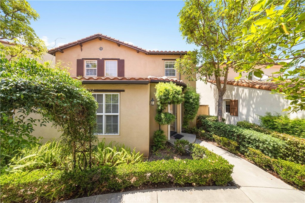 102 Chantilly